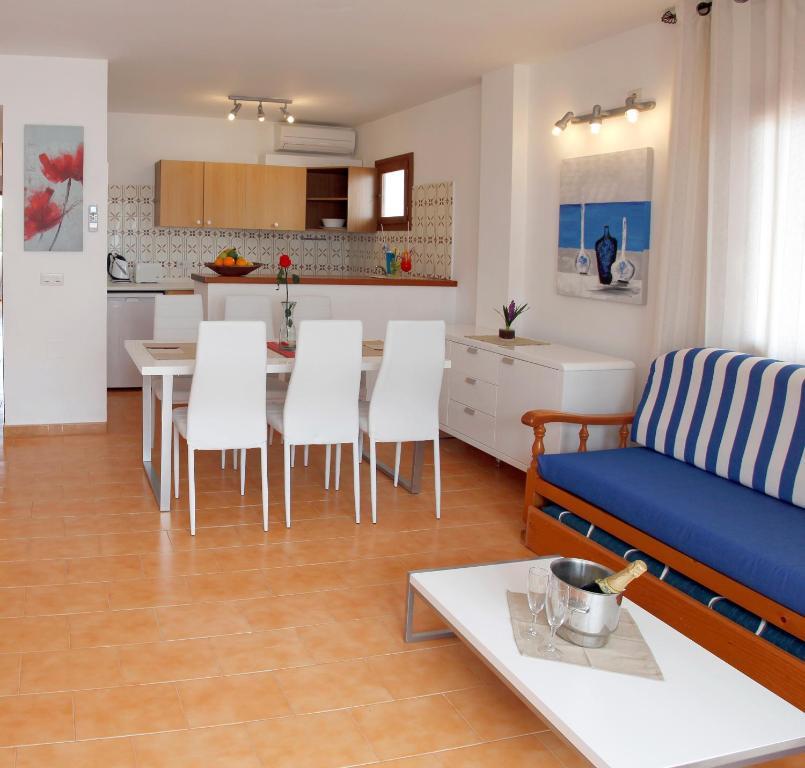 Typic Sandic Apartments Es Canar  Room photo